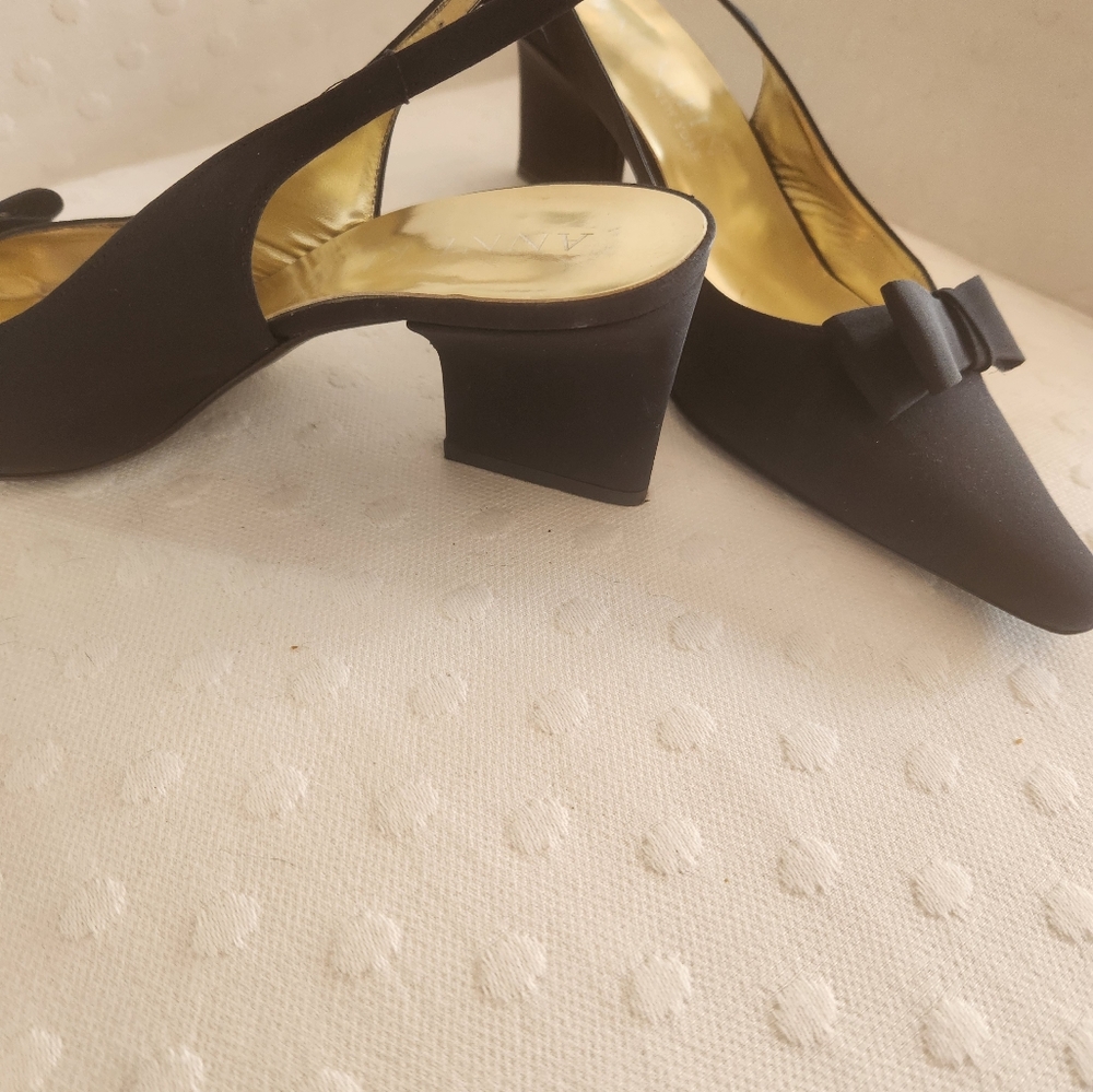 Black podeswa slingback